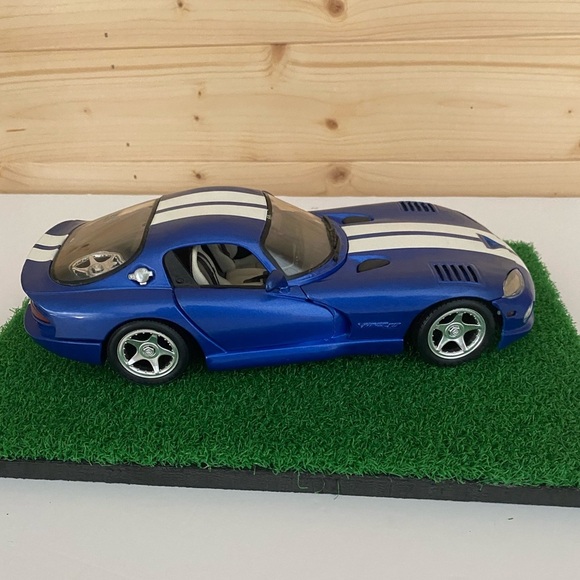 Maisto Dodge Viper GTS Coupe 1:18 Scale Diecast Collectible Model Car Blue - Picture 1 of 10